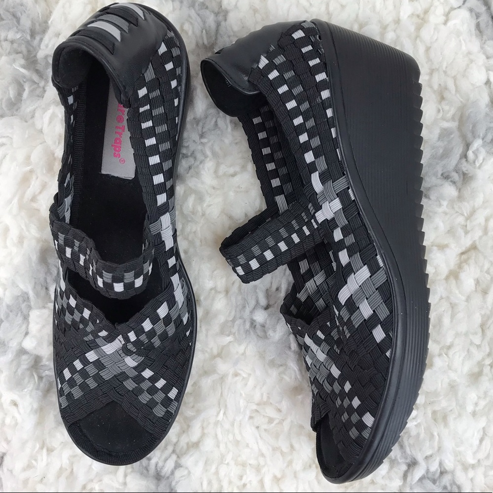 BareTraps Umma black open toe woven stretch wedges